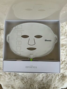 White LED Therapy Facial Mask for Women
